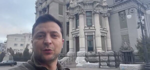 Володимир Зеленський спростував фейки про складання зброї українською армією