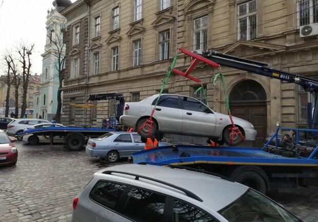 У Львові евакуйовуватимуть покинуті автомобілі 