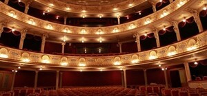 Сцену львівського театру Заньковецької віддали для потреб волонтерів