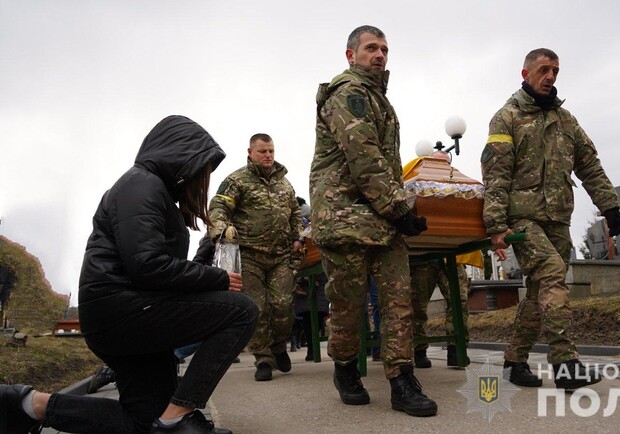 Львівщина попрощалась із поліцейським Романом Рущишином, який загинув у бою на Луганщині 