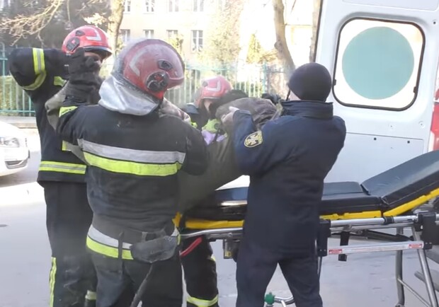 З пожежі в будинку на Левицького у Львові врятували жінку 
