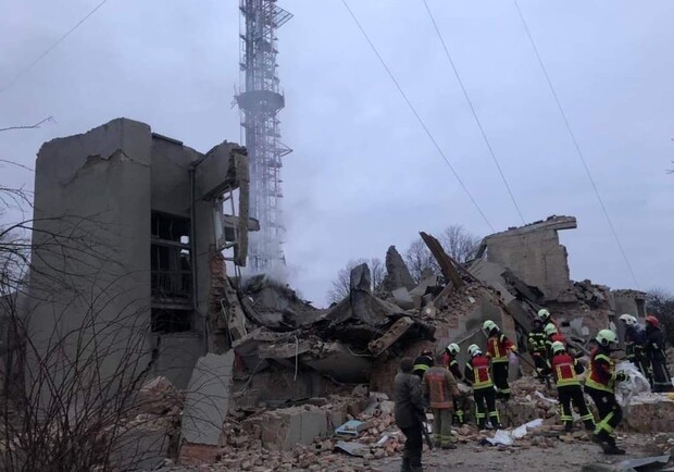 Внаслідок авіаудару пошкоджено телевізійну вежу поблизу Рівного 