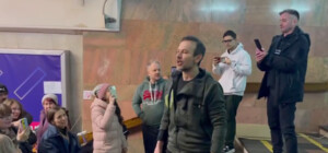 У харківському метро виступив Святослав Вакарчук (відео)