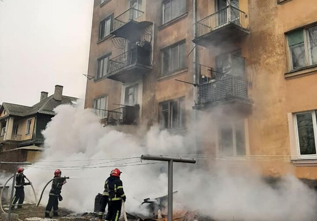 З будинку на Самчука у Львові патрульні евакуювали мешканців: що сталось 