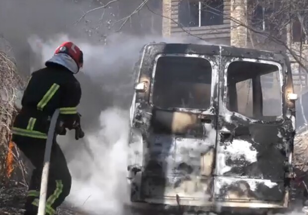 У Львові вщент згорів автомобіль – відео 