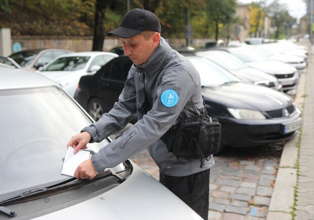 Протягом березня львівські інспектори з паркування виписали штрафів на 2,4 мільйони гривень 