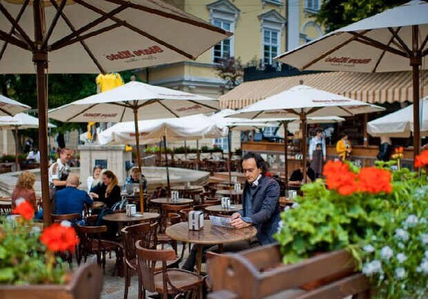Ресторани Львова відкриють літні майданчики швидше 