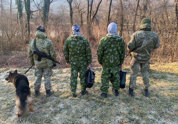 Батько з сином призовного віку намагалися перетнути кордон через річку 