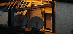 Чи правда, що українцям потрібно демонтувати супутникові антени з будинків