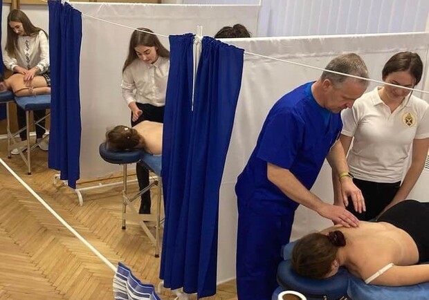 Львівська медична академія відкрила набір на курси масажу. 