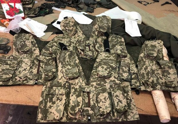 На Львівщині шиють спеціальні жилети для українських військових – як долучитись 