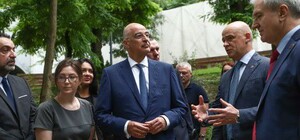 Глава МЗС Греції очолить місію гуманітарної допомоги в Одесі (оновлено)