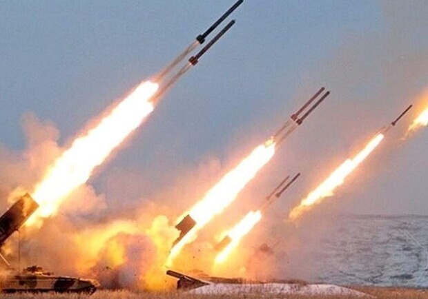 Росіяни з території білорусі обстріляли крилатими ракетами західні області України. 
