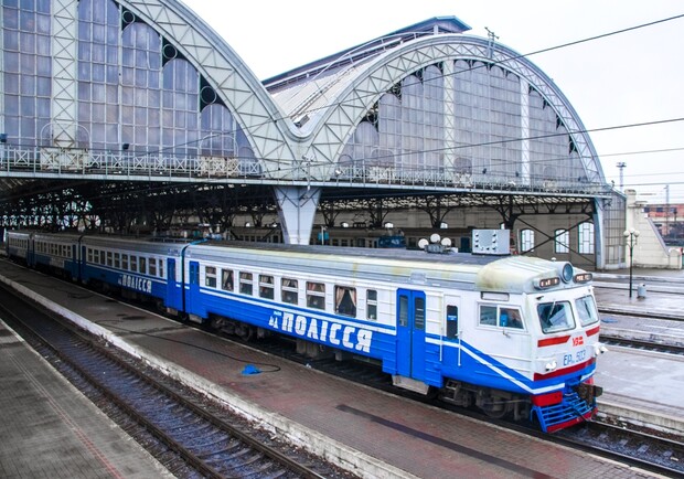 Поїзд Львів – Сянки курсуватиме за зміненим графіком 