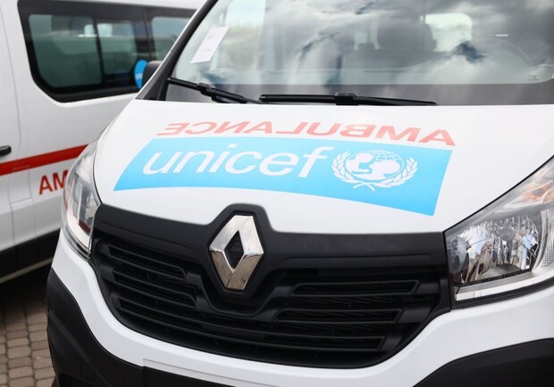 Львів отримав два автомобілі швидкої медичної допомоги від UNICEF. 