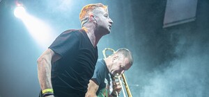 Сергій Жадан презентує нову пісню в харківському бомбосховищі