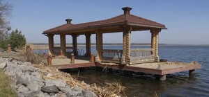 Російський снаряд спалив мисливський будинок президента-втікача Януковича