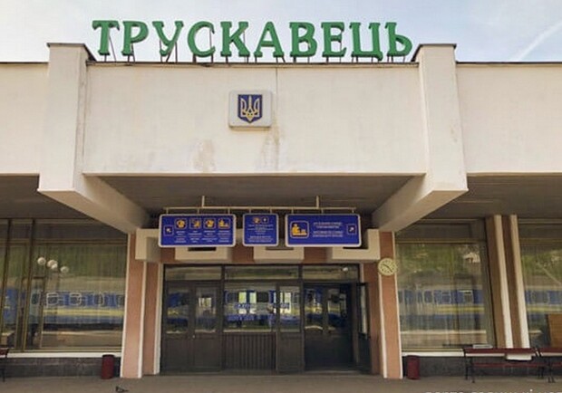 "Укрзалізниця" скасувала популярний потяг у Трускавець. 