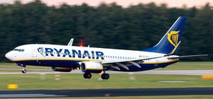 Лоукостер Rayanair планує відновити рейси з України 