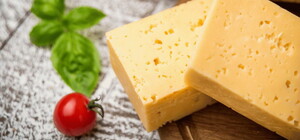 На ринку у Львові чоловік викрав сиру на 12 тисяч гривень