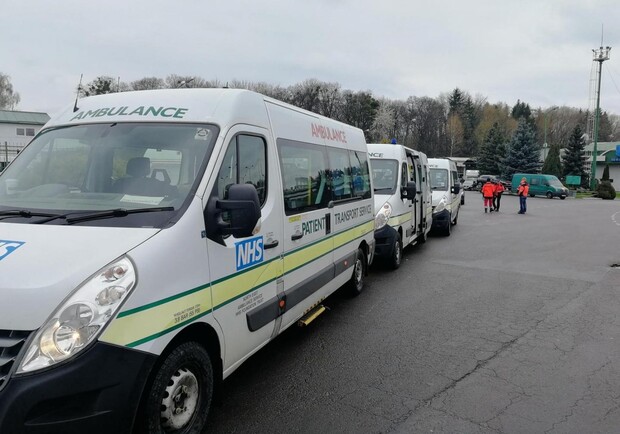 З Великої Британії на Львівщину прибули чотири автомобілі екстреної медичної допомоги. 