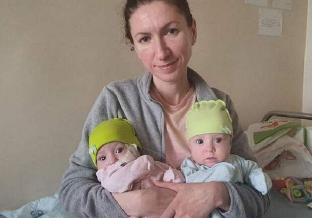 У Львові виходили київських близнючок, які народилися на 24-му тижні вагітності і захворіли, ховаючись у підвалі. 