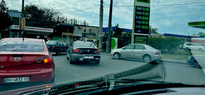 На одеських заправках утворилися черги та немає бензину: що трапилося