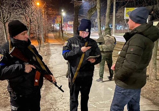 У Трускавці сімом порушникам комендантської години вручили повістки до військкомату 