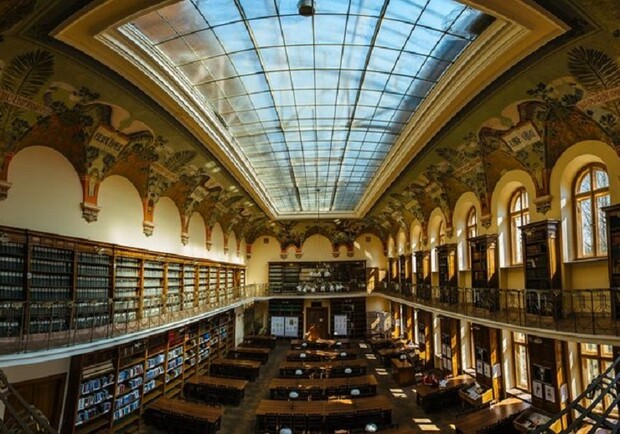 Наукова бібліотека ЛНУ ім. Івана Франка || фото: facebook.com/LibraryLNU
