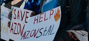 Рідним захисників Маріуполя не дали провести мітинг у центрі Києва