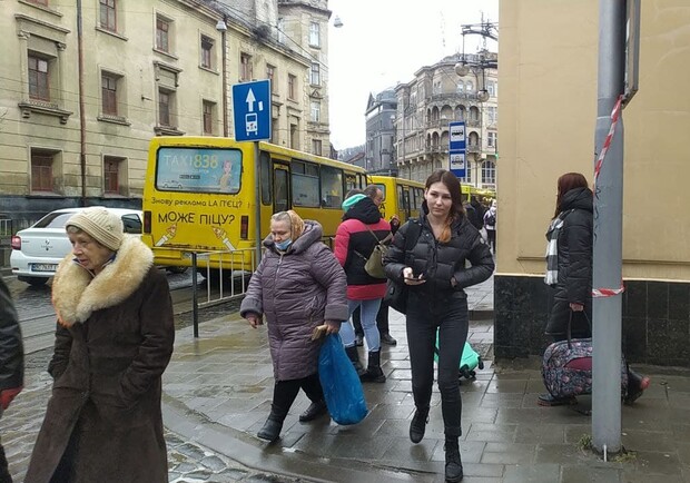 Які автобуси та маршрутки не курсують у Львові під час воєнного стану. 