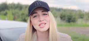 Молода вчителька в евакуації записала кліп про Харків (відео)