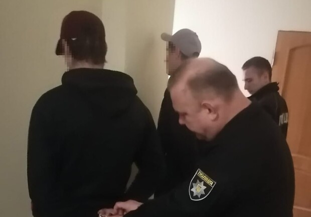 Двоє юнаків з ножем напали на чоловіка у Львові 