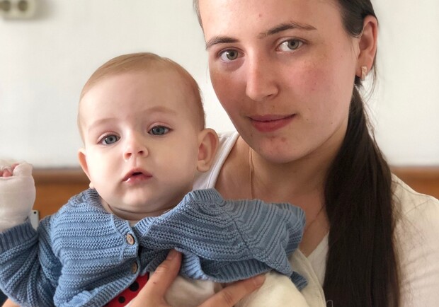 Львівські лікарі видалили 8-місячній дитині зайвий пальчик 