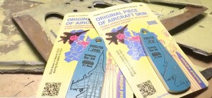 Столичні волонтери створюють найдорожчі в світі брелки зі збитого винищувача РФ