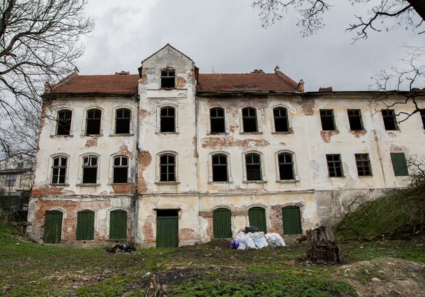 Занедбану школу у Бібрці викупили для реконструкції. 