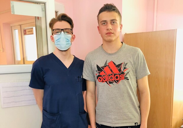 Львівські лікарі видалили 17-річному підлітку частину ребра з пухлиною 