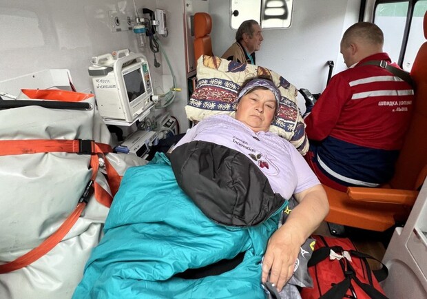 У львівській лікарні прооперували 68-річну луганчанку, яка отримала наскрізне поранення під час евакуації 
