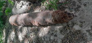 Біля школи у Львові знайшли снаряд