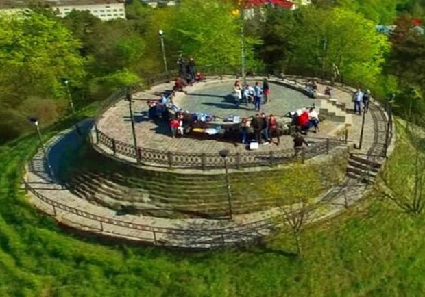 Десять років за ґратами: у львівському парку затримали 21-річну переселенку з Донеччини. 