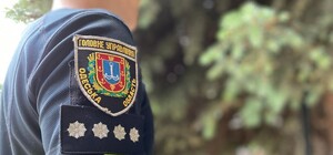 В Одесі чоловік ударив ножем знайомого, а в області дівчину поранили з пістолета