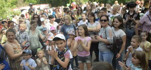 Безкоштовне морозиво та величезні черги: в Одеському зоопарку сьогодні аншлаг