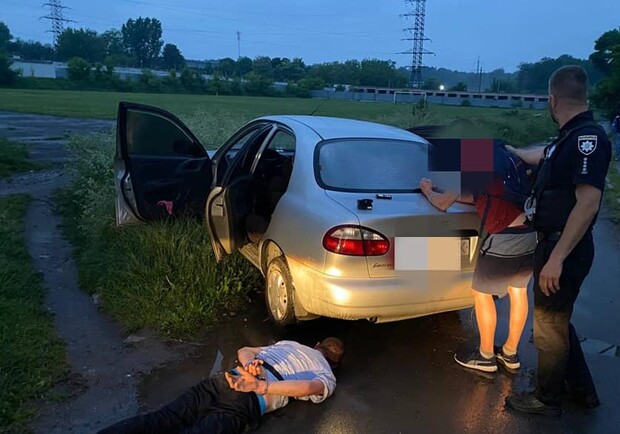 У Львові п’яний водій збив на переході батька із 2-річним сином і втік 
