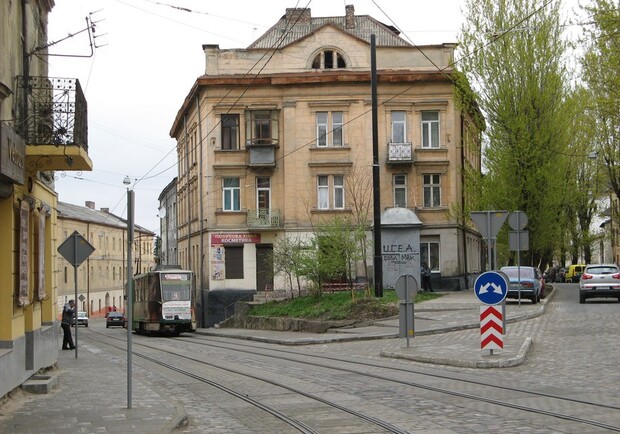 На вулиці Замарстинівській у Львові частково заборонили паркування. 