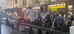 На вході на вокзал у Києві встановили металошукачі-