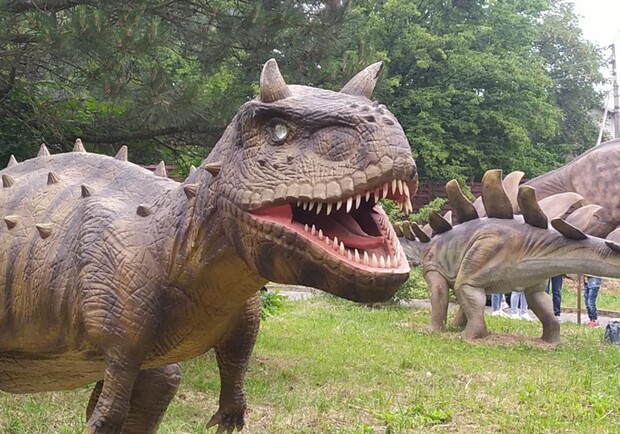 У Трускавці відкрили Парк "живих" динозаврів – фото та відео. 