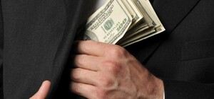 На Дніпропетровщині ректор університету присвоїв майже мільйон гривень 