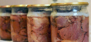 На Одещині у чоловіка виявили ботулізм після обіду тушонкою