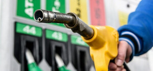 У Києві на АЗС розводять бензин: Кабмін просять скасувати заборону на перевірку якості пального