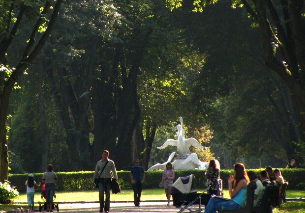 У Стрийському парку Львова облаштують сцену для переселенців. 